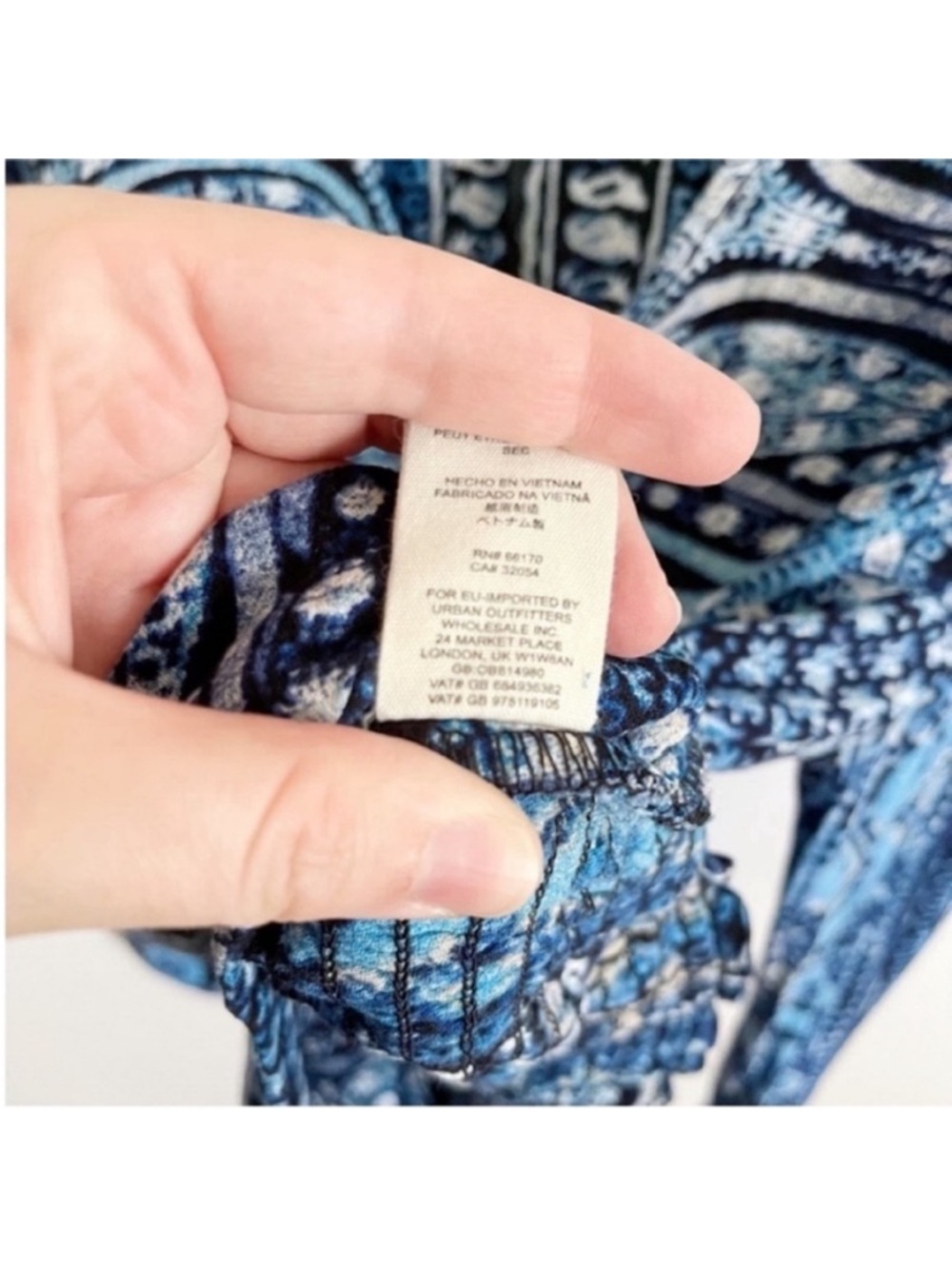 Free People Wild & Free shirt blue white paisley cropped bohemian long sleeves - Picture 9 of 10